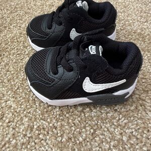 Nike Black and White Kids' Low-Top Sneakers